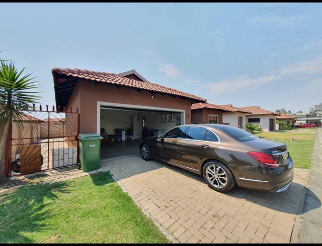 3 BEDROOM TOWNHOUSE FOR SALE IN WATERVAL EAST